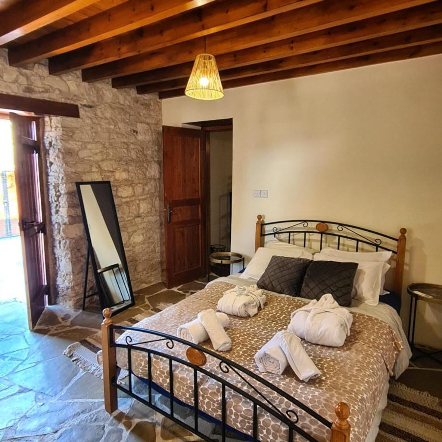 The Stonehouse Suites With Private Bath Spas Limasol Dış mekan fotoğraf