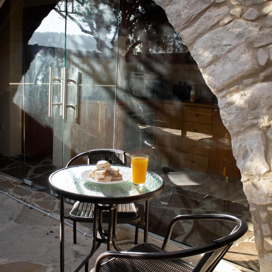 The Stonehouse Suites With Private Bath Spas Limasol Dış mekan fotoğraf