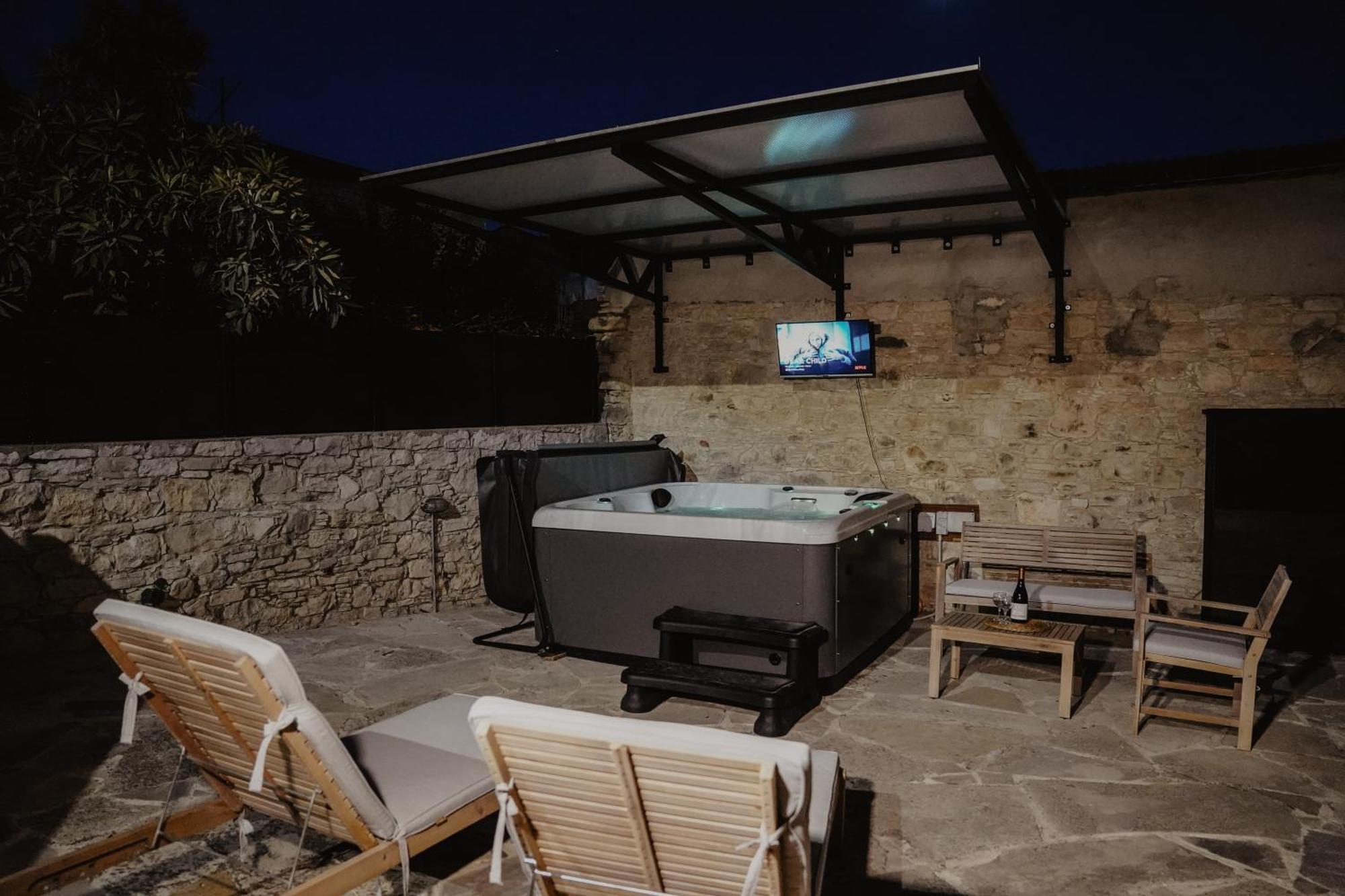 The Stonehouse Suites With Private Bath Spas Limasol Dış mekan fotoğraf