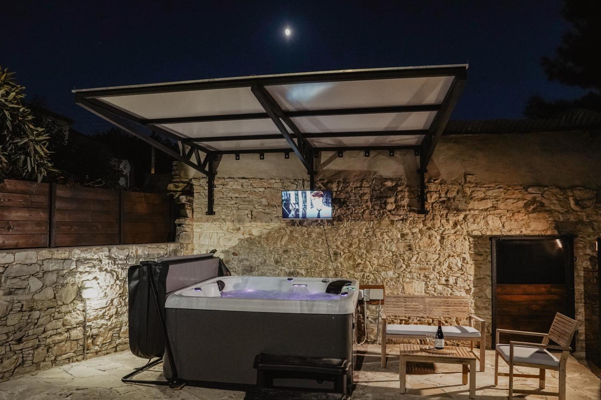 The Stonehouse Suites With Private Bath Spas Limasol Dış mekan fotoğraf