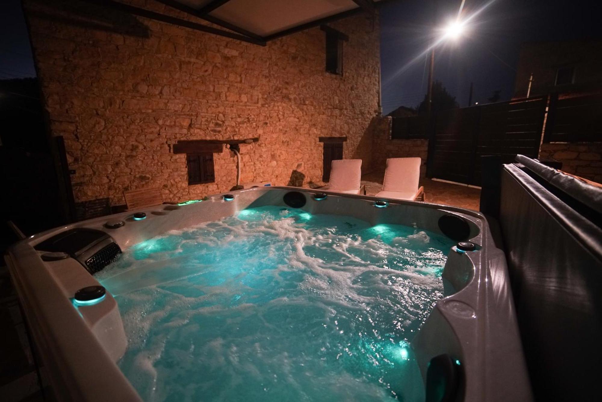 The Stonehouse Suites With Private Bath Spas Limasol Dış mekan fotoğraf