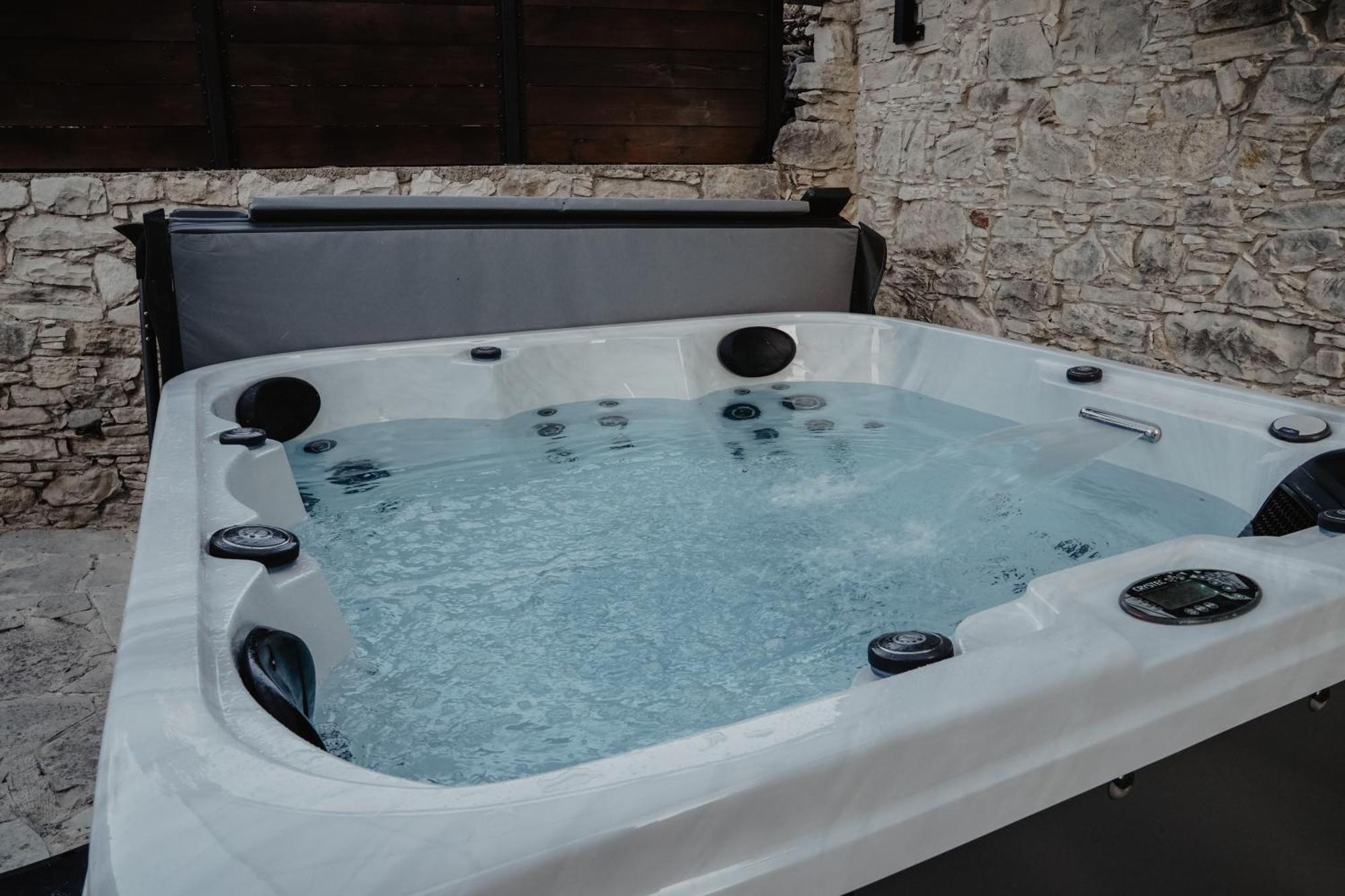 The Stonehouse Suites With Private Bath Spas Limasol Dış mekan fotoğraf