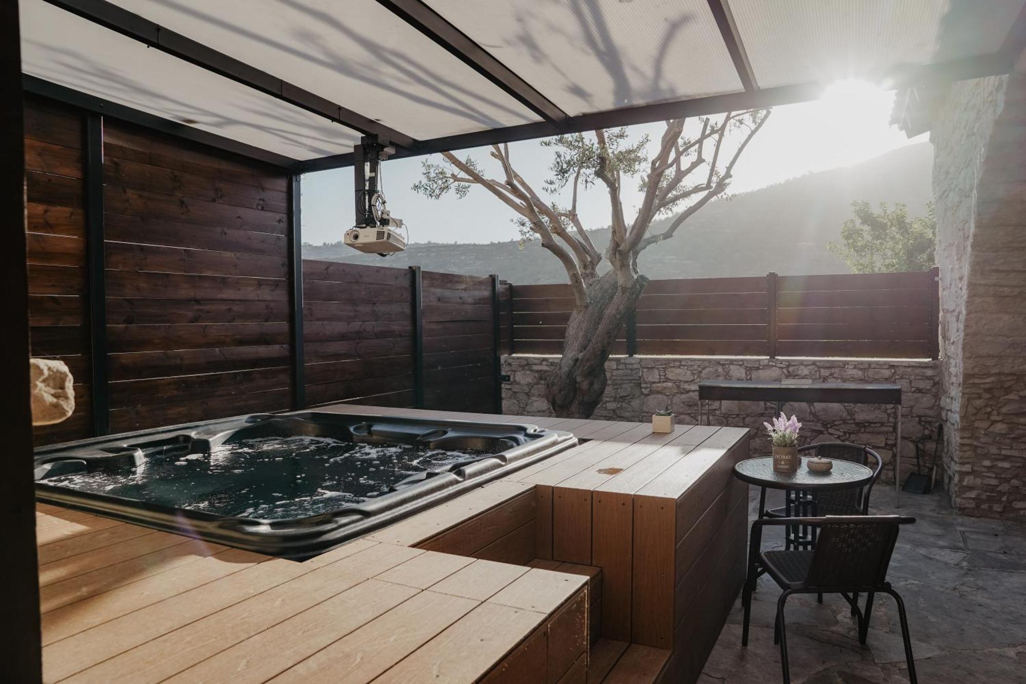 The Stonehouse Suites With Private Bath Spas Limasol Dış mekan fotoğraf