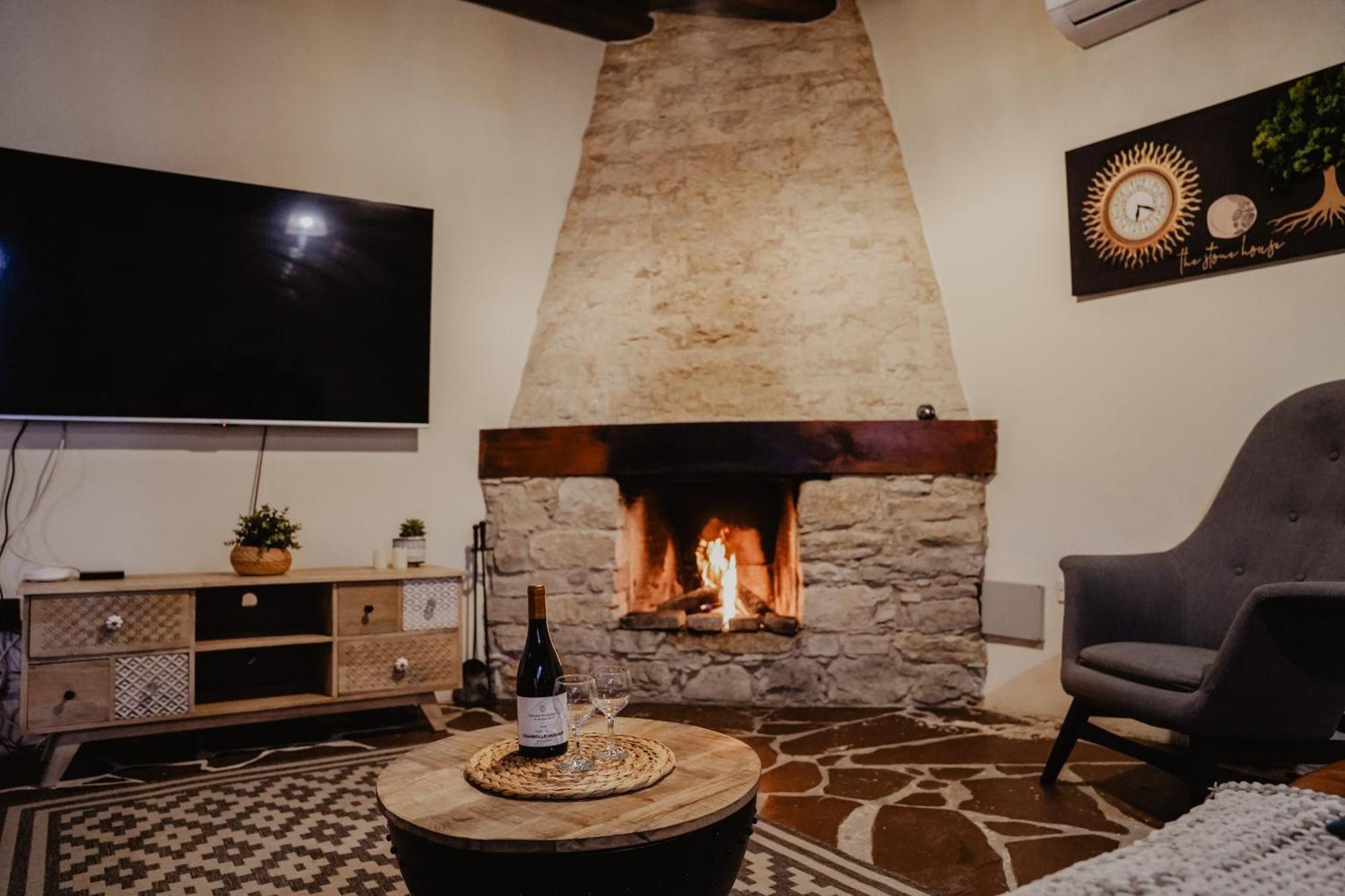 The Stonehouse Suites With Private Bath Spas Limasol Dış mekan fotoğraf