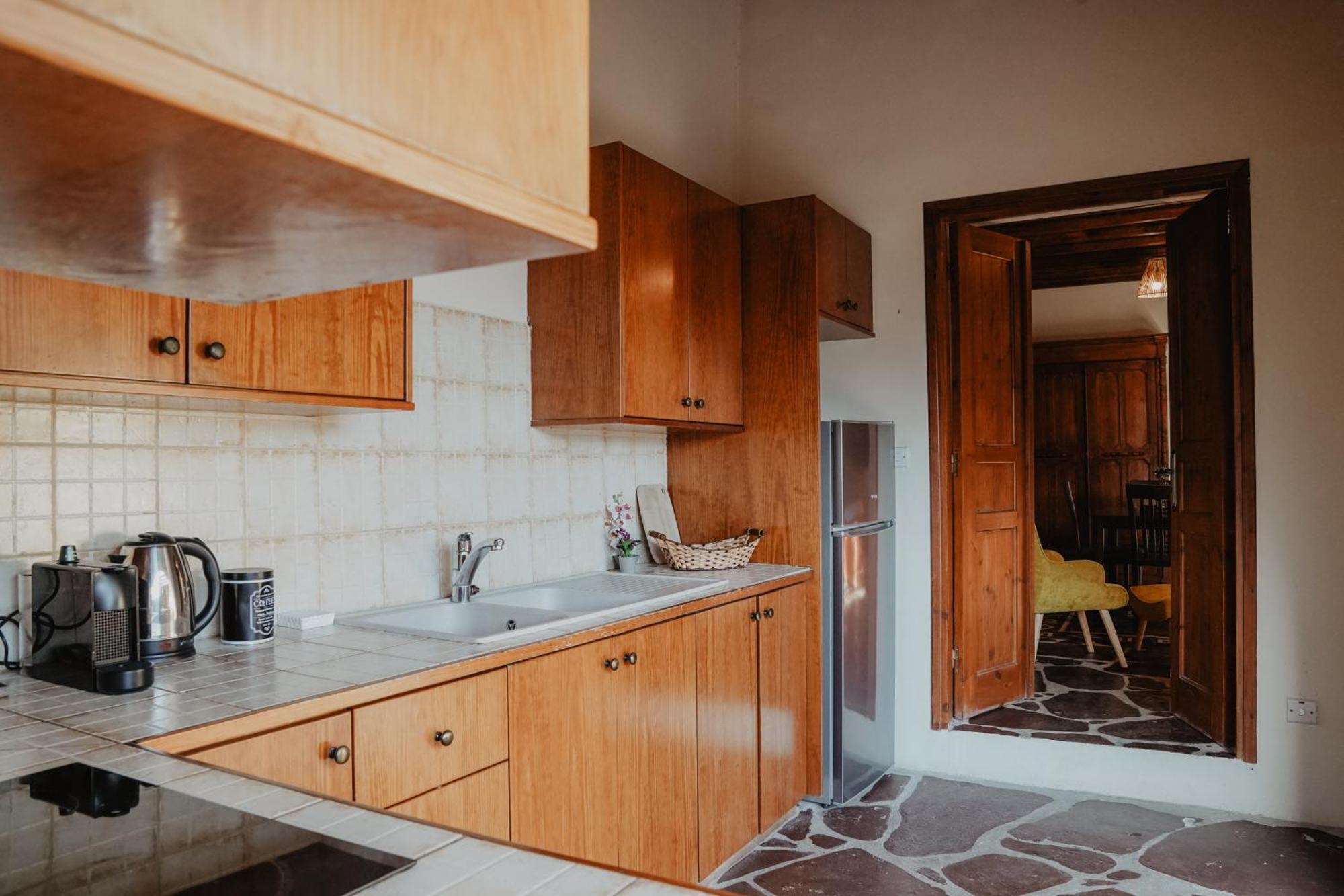The Stonehouse Suites With Private Bath Spas Limasol Dış mekan fotoğraf