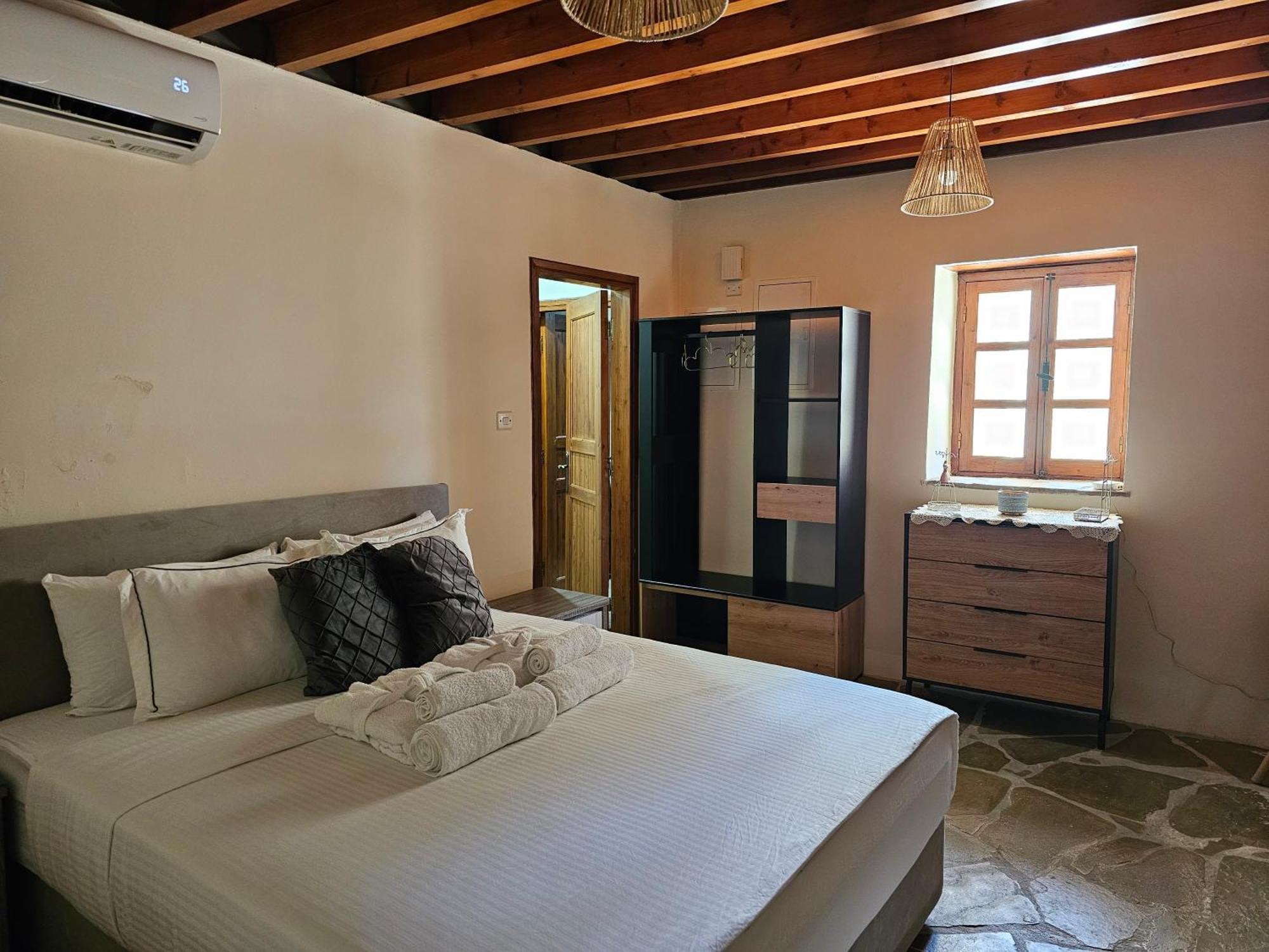 The Stonehouse Suites With Private Bath Spas Limasol Dış mekan fotoğraf