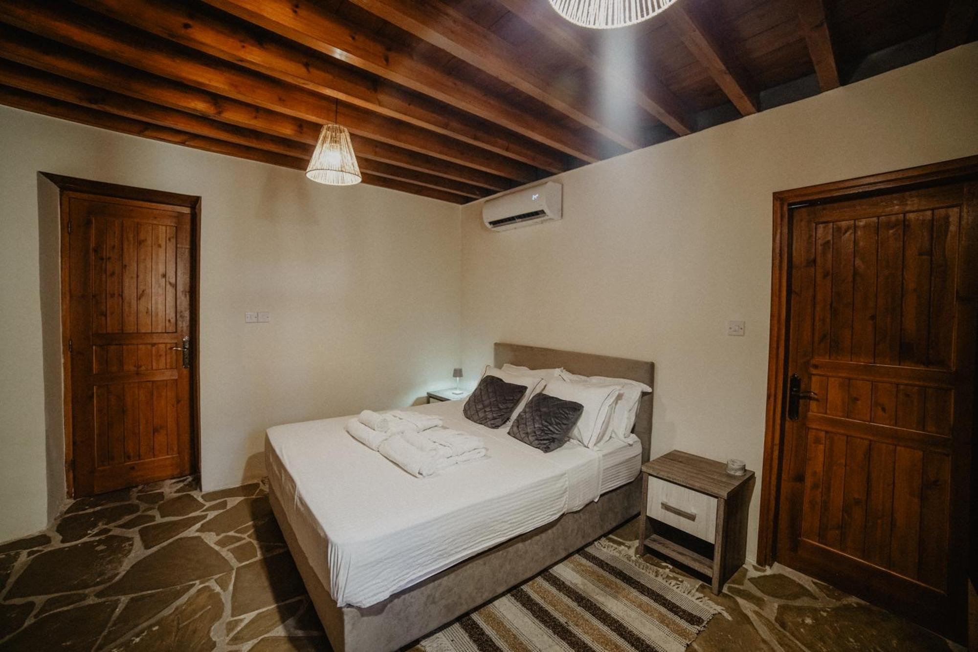 The Stonehouse Suites With Private Bath Spas Limasol Oda fotoğraf