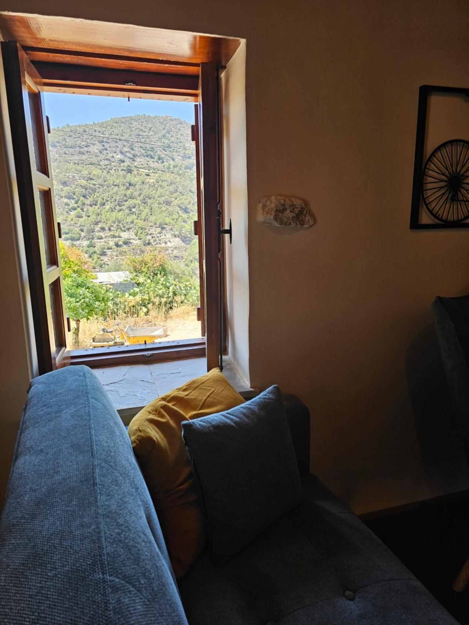 The Stonehouse Suites With Private Bath Spas Limasol Dış mekan fotoğraf