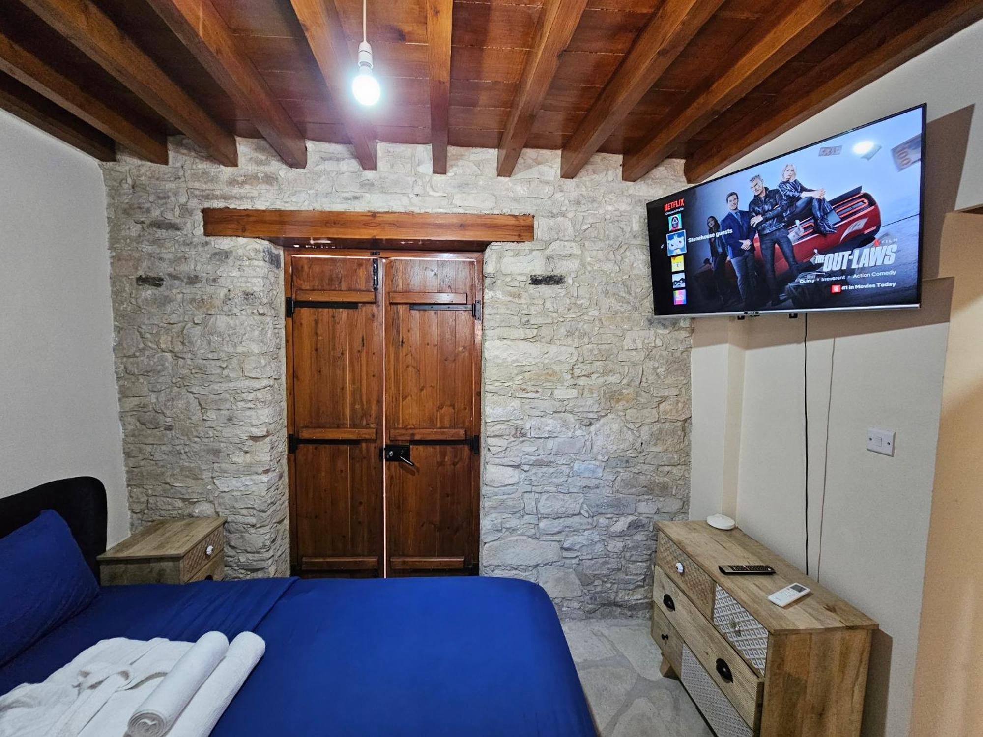 The Stonehouse Suites With Private Bath Spas Limasol Oda fotoğraf